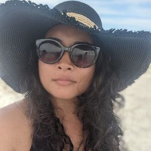 Meet your Posher, Marilyn